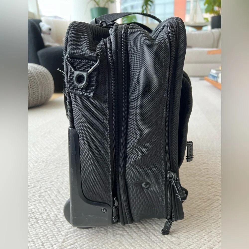 Tumi Medium Trip 2 Wheeler  Briefcase Travel Bag luggage Black